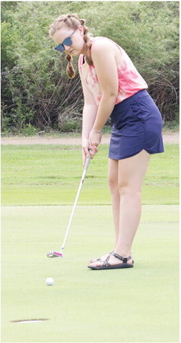 Tie Dye Tourney Features 23 Women’s Golf Teams