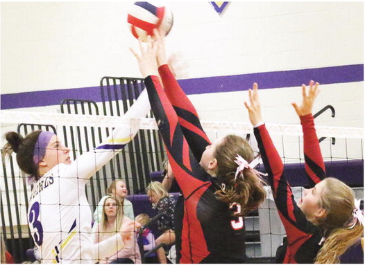 Red Hawks Edge Cowgirls In Conference Match