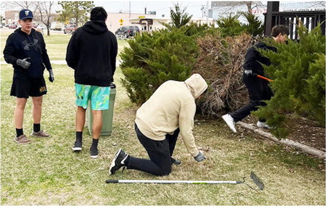 Yellowjackets Improve Gazebo  After Vandalism Takes Place