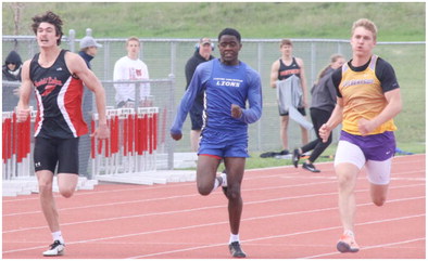Red Hawks Take Fourth At Divisional Track Meet Red Hawks Take Fourth At Divisional Track Meet