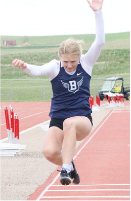 Bulldogs Enjoy Success At Divisional Track Meet