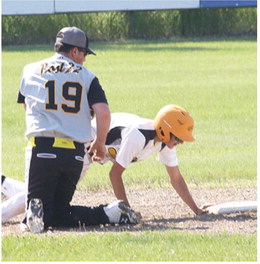 Alumni Downs Yellow Jackets In Fun Baseball Game Alumni Downs Yellow Jackets In Fun Baseball Game