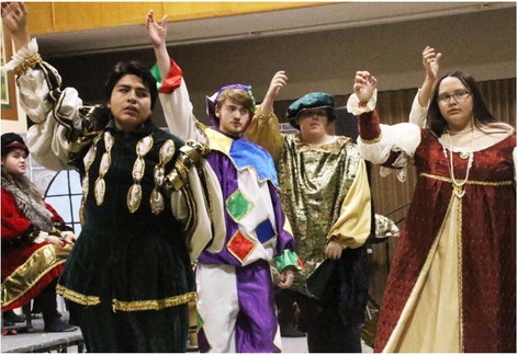 Students Entertain During Madrigal