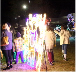 Chamber Officials Pleased With Stroll Chamber Officials Pleased With Stroll
