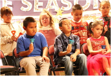 Poplar Third Graders Ring In Holiday Season