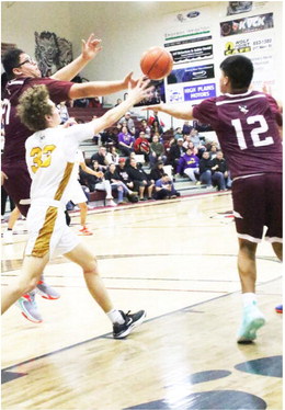 Poplar Boys Open With Win Over Wolf Point