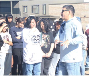 Speaker Urges Students To Seek Greatness Speaker Urges Students To Seek Greatness