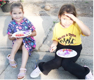 Sizzlin Social Attracts Crowd To Sherman Inn Front Lawn