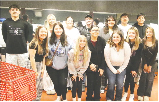 Wolf Point Students Pitch In At Food Pantry